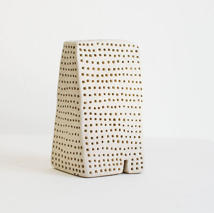 ME:36 - MARGALIDA ESCALAS - High temperature refractory material - 14 x 8 x 6 cm.