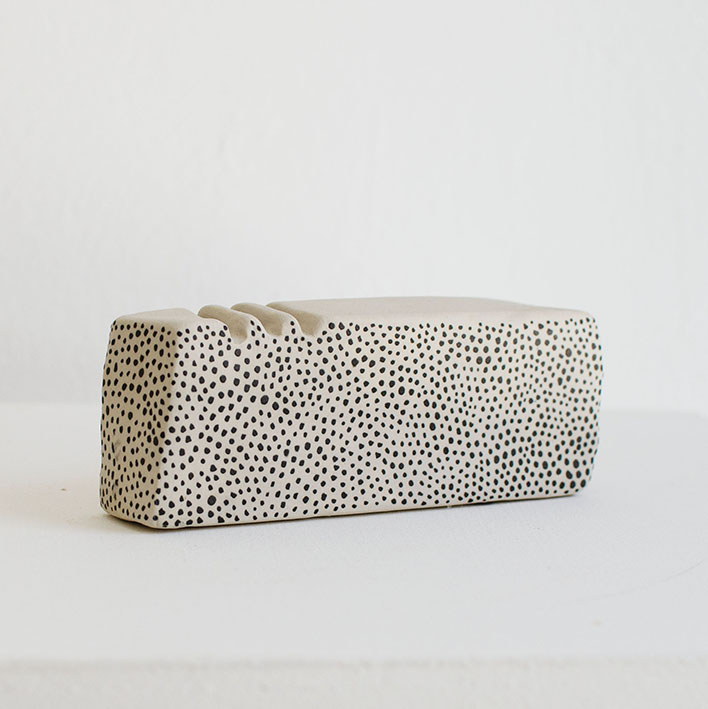 ME:40 - MARGALIDA ESCALAS - High temperature refractory material - 17 x 7 x 4 cm.