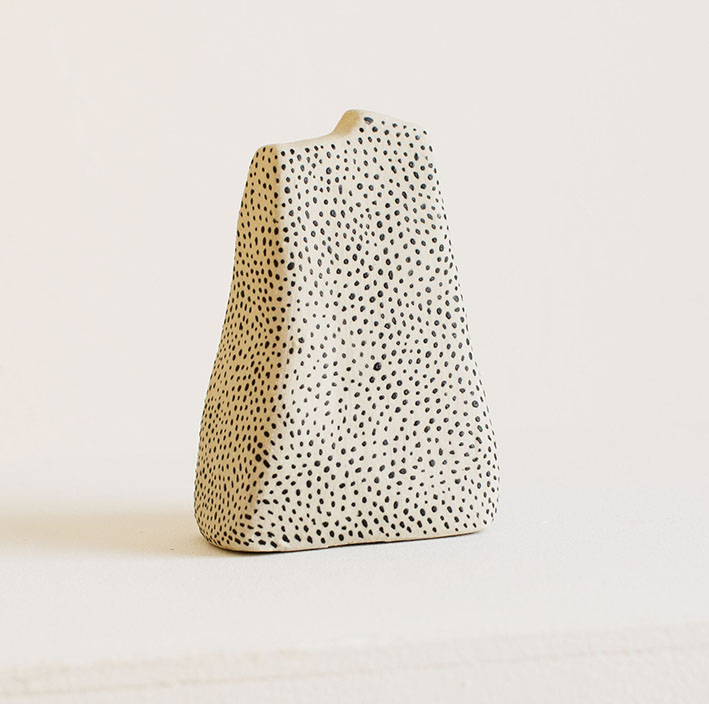 ME:41 - MARGALIDA ESCALAS - High temperature refractory material - 11 x 7 x 4 cm.